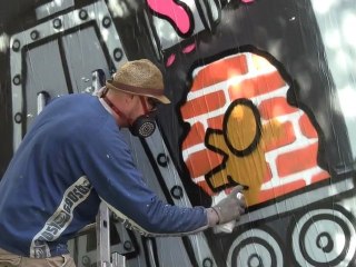 Jace peint le MUR Oberkampf - juin 2012