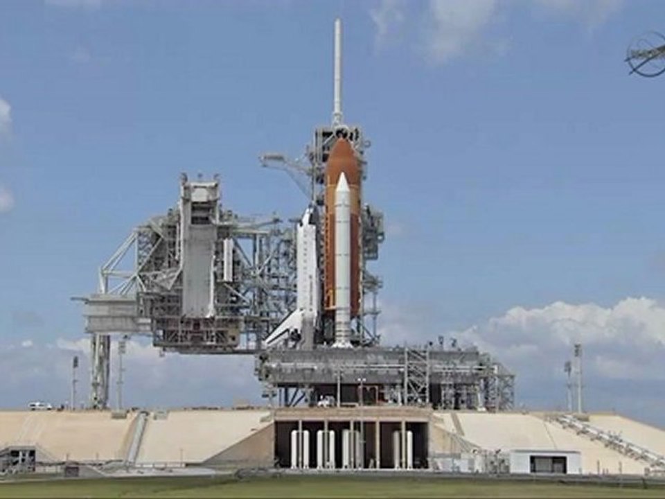 [STS-134] Rotating Service Structure Retracted for Launch Attempt 2
