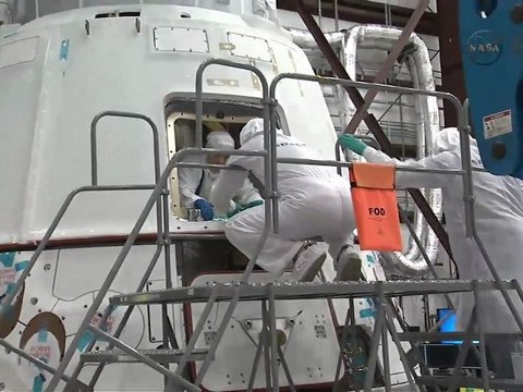 [SpaceX] Loading of Cargo Into Dragon Spacecraft
