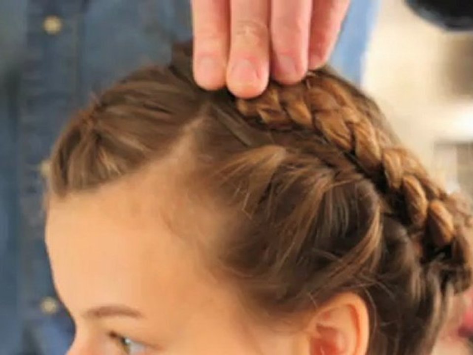 comment faire une couronne de tresses en 2 minutes ?