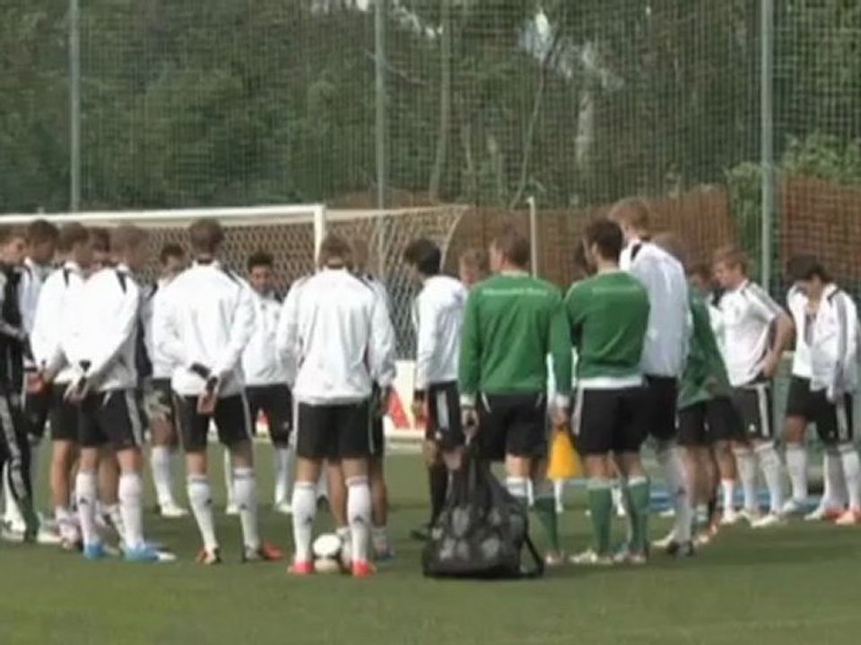 Bierhoff lobt Merte und Danzig