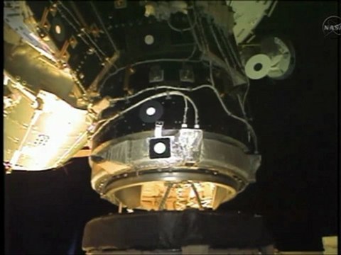 [STS-134] Shuttle Endeavour Docks to ISS For Final Time