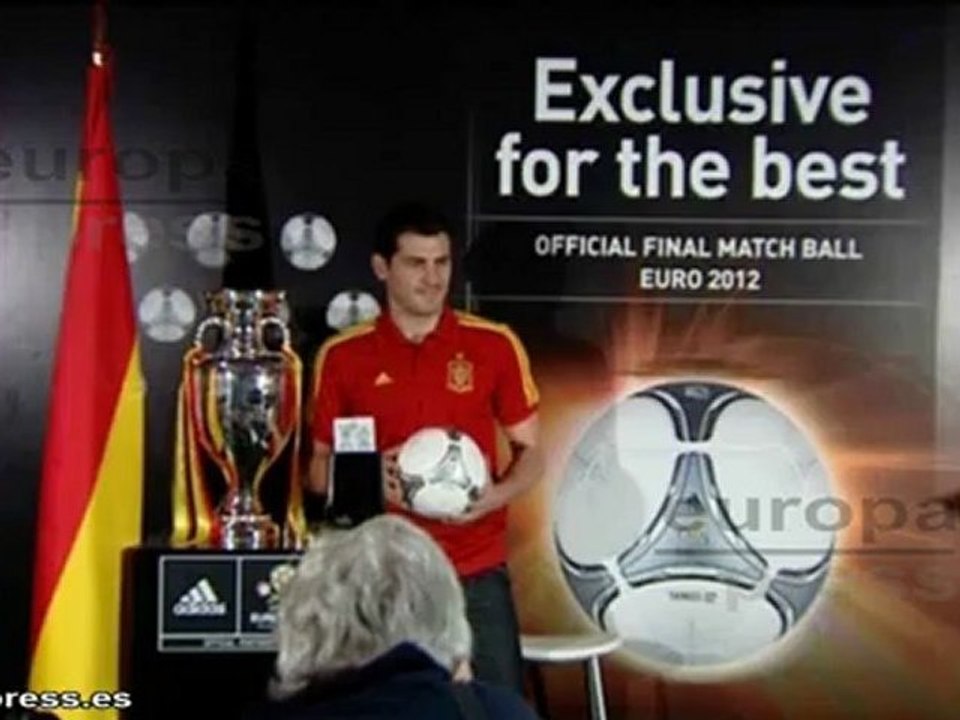 Iker Casillas sorprende a Sara Carbonero