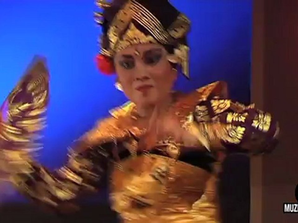 10 years Muziekpublique | Made Agus Wardana (gamelan) & Ni Wayan Yuadiani (dance):  Trunajaya Dance