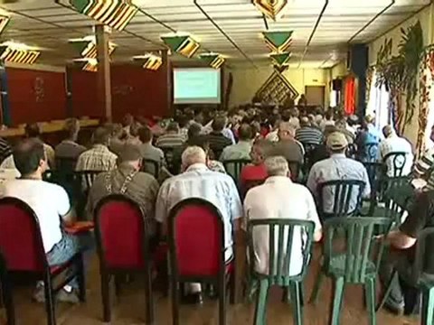 Dépôt de bilan de Doux : les éleveurs vendéens s'informent