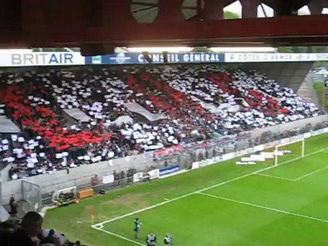 Guingamp - Clermont (3-1) - Match du centenaire - 11 mai 2012 - Tifo géant du Kop rouge
