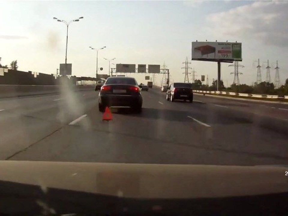 Accident violent sur l'autoroute Russe avec une Audi A4