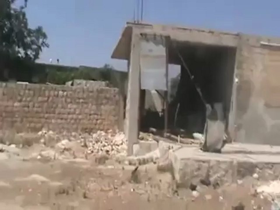 Syria فري برس إدلب  خان السبل  جزء من القصف العشوائي على البلدة 27 6 2012 Idlib