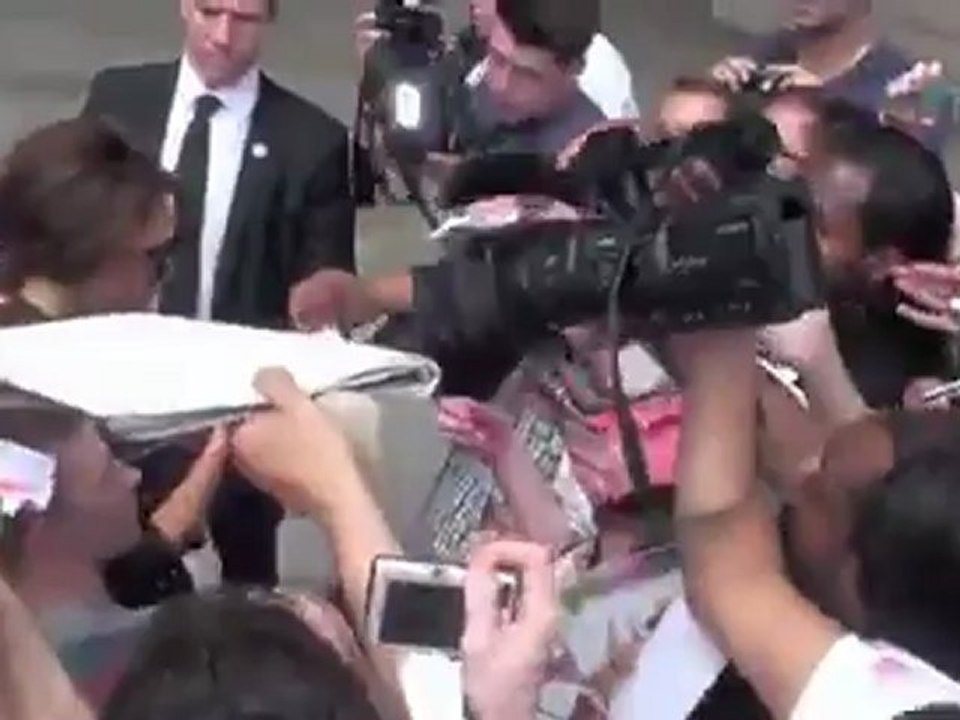 Victoria Beckham Leaves Spice Girls