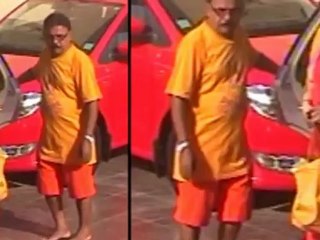 Twinkle Khanna shows BIG BABY BUMP