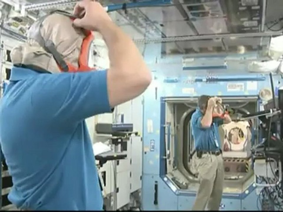 [ISS] Expedition 29 Flight Engineer Dan Burbank B Roll