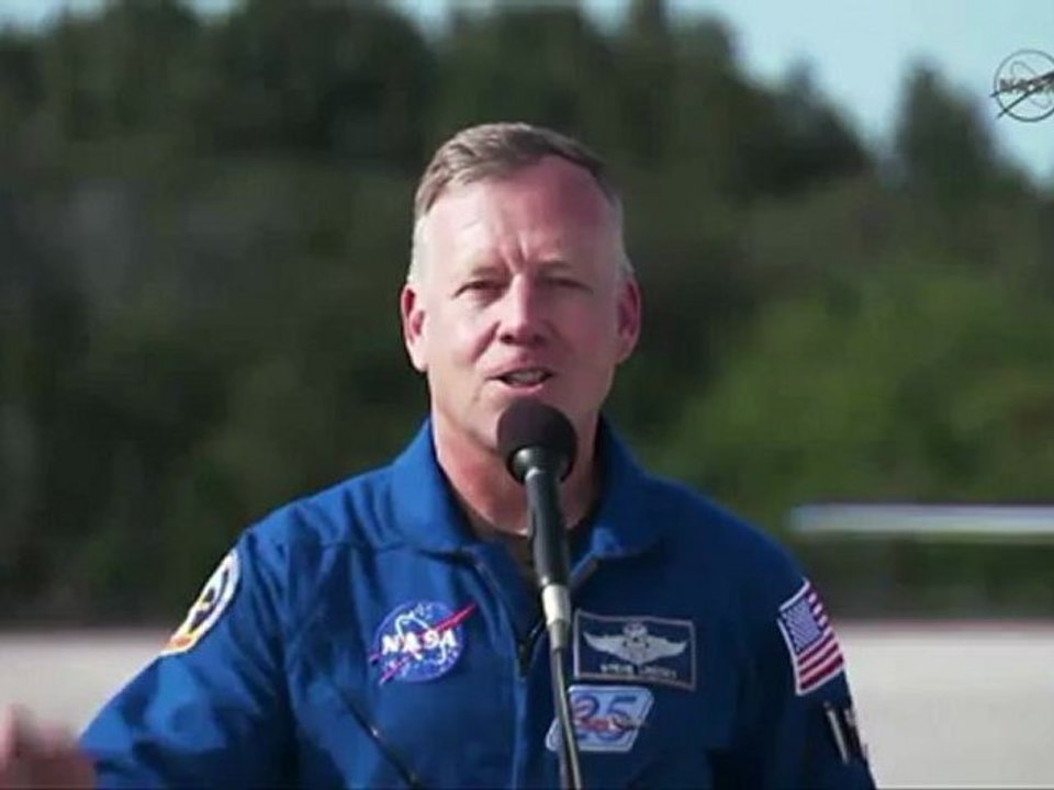 [STS-133] Crew Arrival at Kennedy Space Center