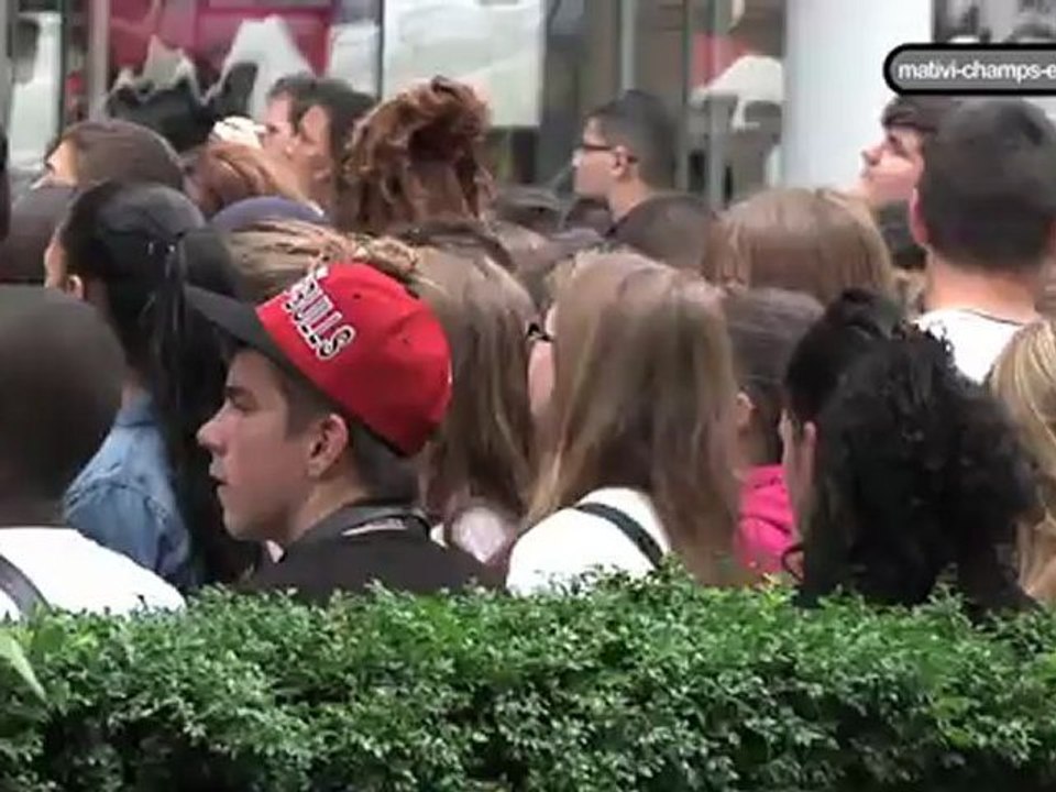 Les Anges de la télé-réalité 4 sur les Champs-Élysées