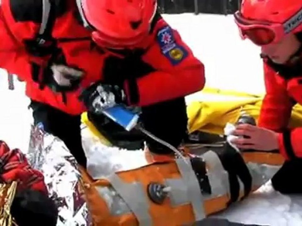 Bergrettung beim skiunfall
