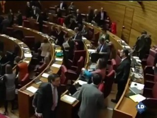 Bronca en el parlamento valenciano por una camiseta contra los "chorizos"