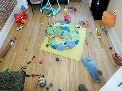 O que faz um bebé em 4 horas… em menos de 3 minutos