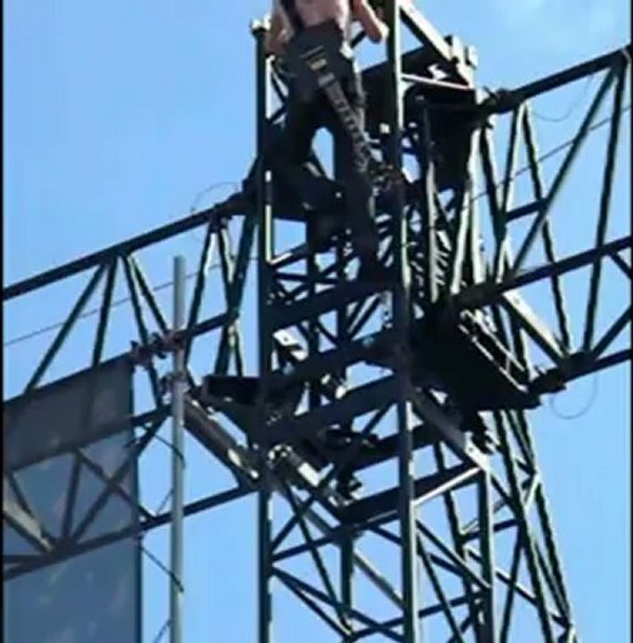 Airbourne - Solo guitar perché - Hellfest 2010