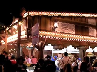 Schöniger Schmankerl Treff auf dem Oktoberfest