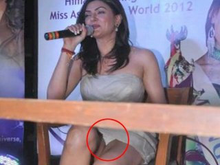 Download Video: Sushmita Sen's Wardrobe Malfunction - Bollywood Babes