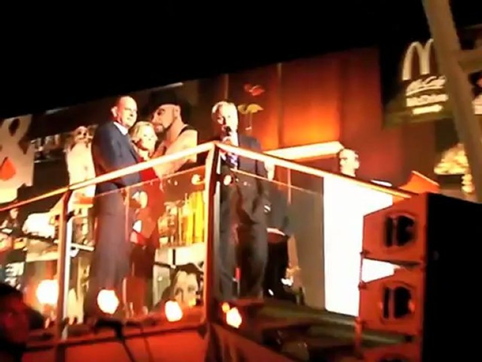 McDonalds München Airport: Opening mit Gabriella Cilmi