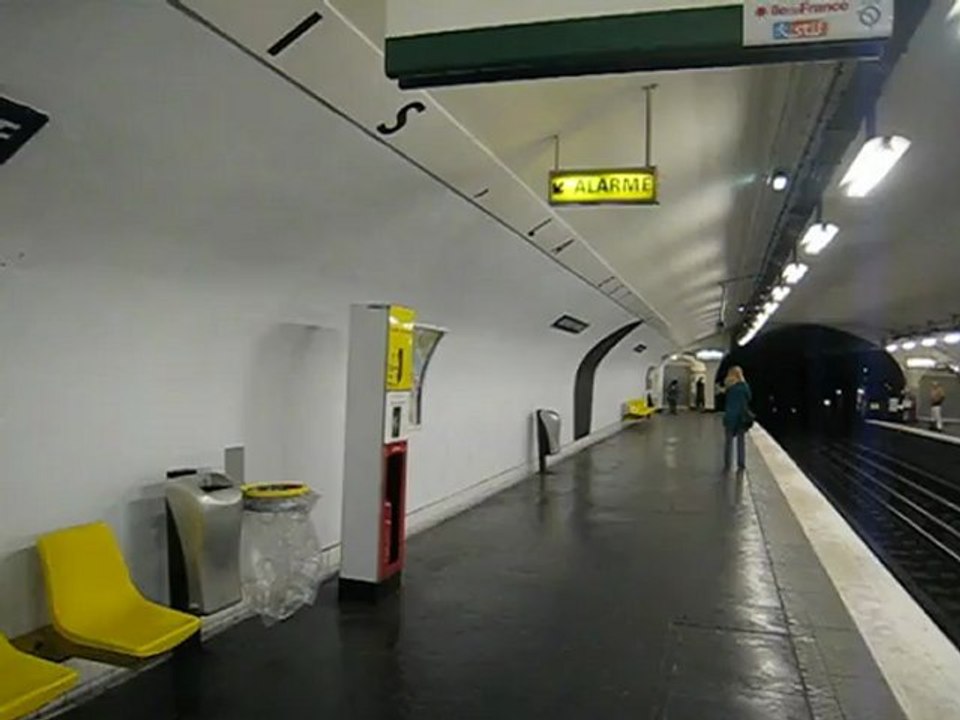 Jean Charles Blais - station de metro assemblée nationale paris- juin 2009