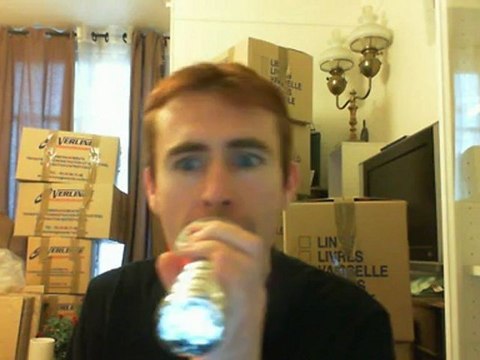 Wiwi égratigne adieu bonne chance de Tiny Yong