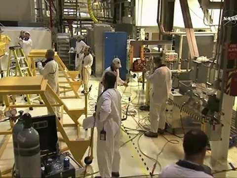 Teams Remove Space Shuttle Atlantis' OMS Pod For Cleaning