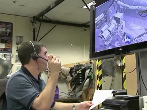 [STS-135] Space Walk Training - Virtual Reality Lab