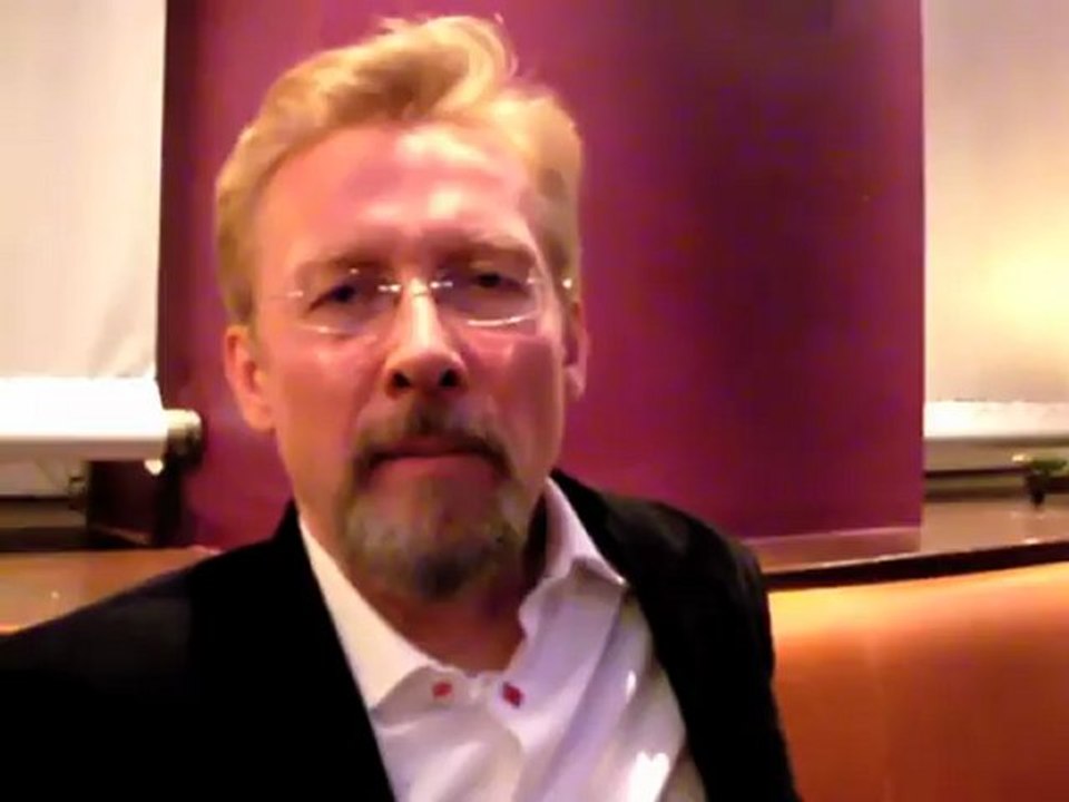 Chris bangle ausstellung "autokunst" im münchner forum cafe