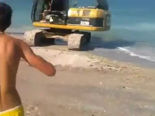 Como brincam os russos na praia