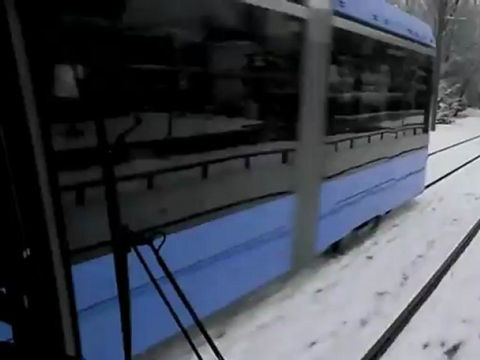 Tram 23 - Premierenfahrt der neuen Straßenbahnlinie in München (Video)