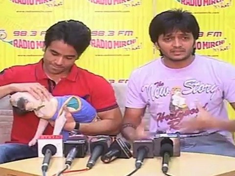 Riteish Deshmukh - Tusshar Kapoor Promote Kyaa Super Kool Hain Hum At Radio Mirchi