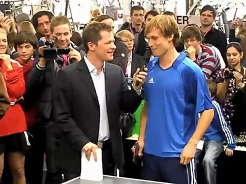 Philipp Lahm Andi Ottl Tischtennis Schaukampf @ ispo 2010