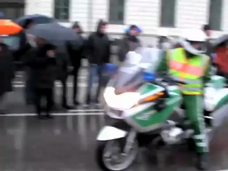 Olympiamannschaft auf dem Marienplatz - Autocorso ab Siegestor 2.3.2010