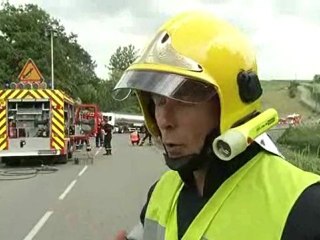 Ambrières les Vallées : un camion de carburants dans le fossé