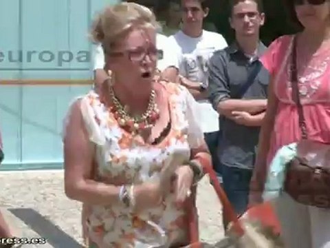 Abuchean a Zapatero a su llegada al debate con el cardenal Cañizares