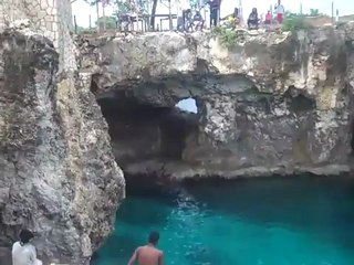TravelByjen.com At Rick's Cafe Cliff Diving in Negril!