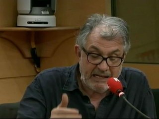 Serge July : "Valls veut désensibiliser le sujet de la régularisation des sans-papiers"
