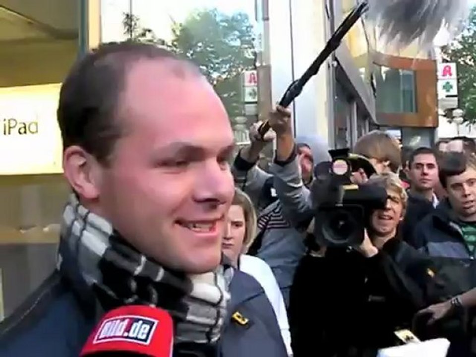 iPad 1 Verkaufsstart @ Apple Store München. Erste Käufer  28.05.2010 (iPad Munich)