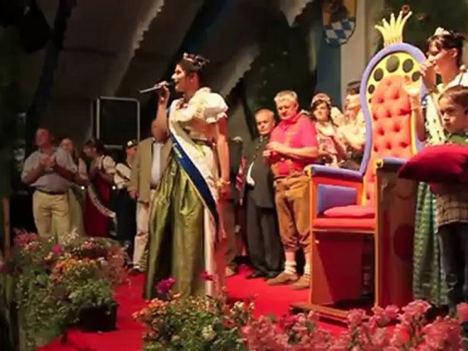 Uraufführung 'Spargellied' von Monja (Schrobenhausener Spargelkönigin 2010/2011)