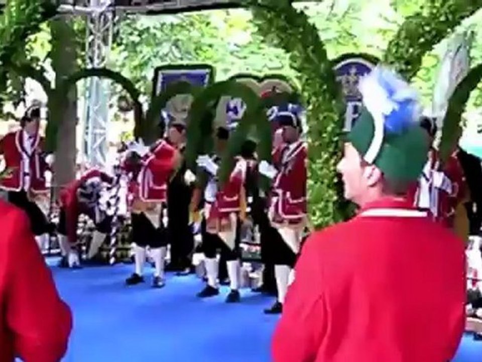 Schäfflertanz zum Brauertag 2010 auf dem Viktualienmarkt, München