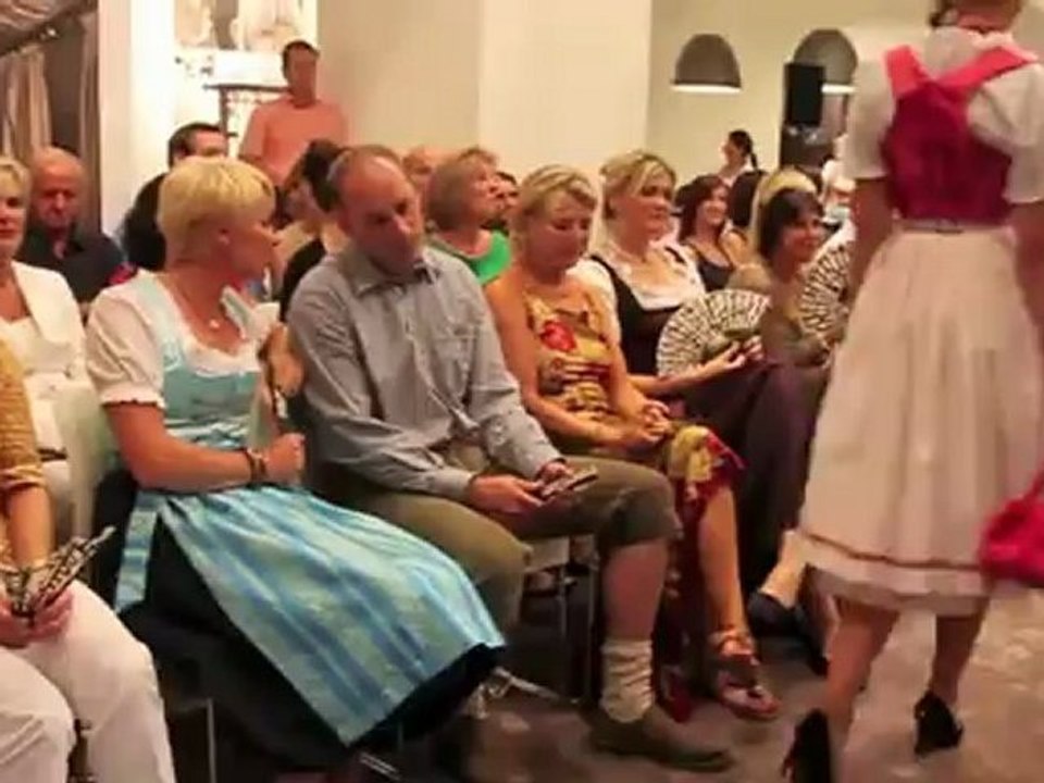 Schatzi Dirndl-Defilee als Wiesn-„Auftakt' am 08.07.2010 @ JAB Anstoetz