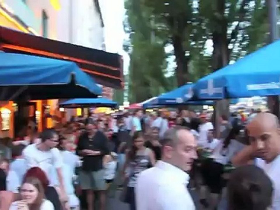 Leopoldstraße feiert Fussball WM-Spiel um den 3. Platz am 10.07.2010
