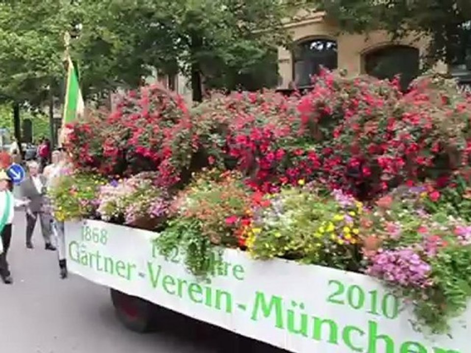 Gärtnerjahrtag 2010 auf dem münchner viktualienmarkt mit anschliessendem umzug