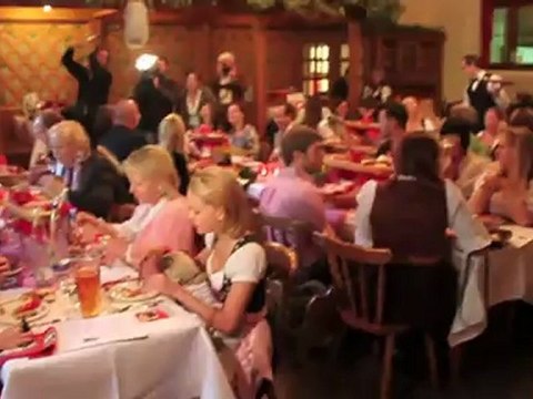 Mopsparty Wiesn Warm Up mit Sir Henry im Augustiner-Keller