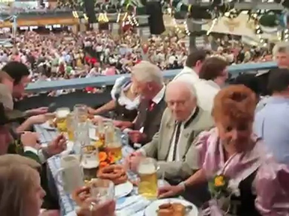 Oktoberfest 2010 - nach dem Anzapfen im Schottenhamelzelt