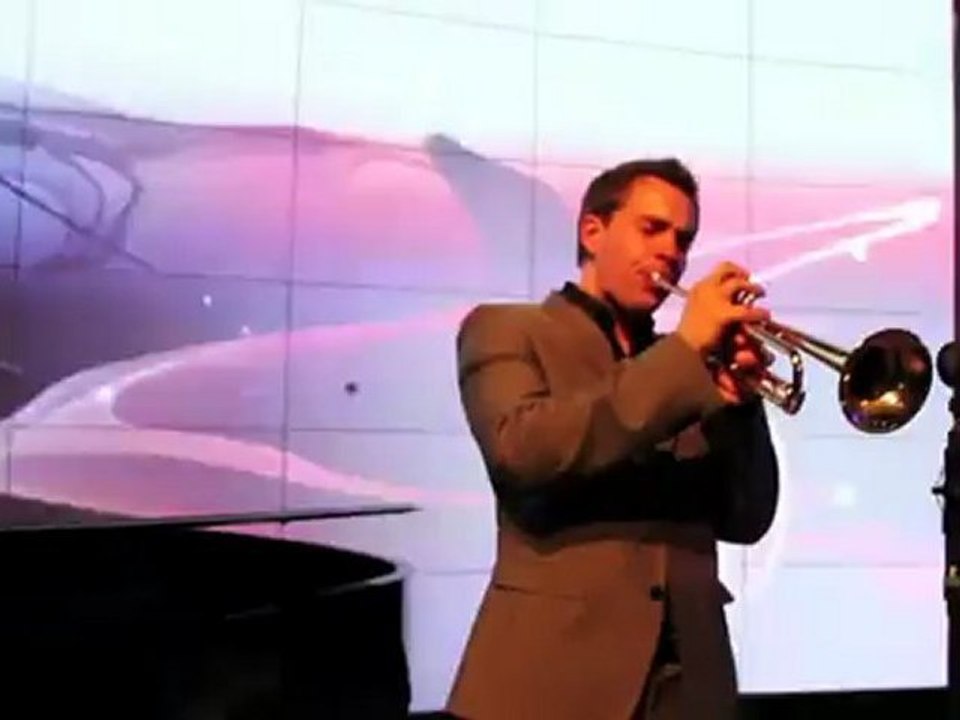 BMW Welt 2011: BMW Designer Adrian van Hooydonk präsentierte BMW 6er cabrio