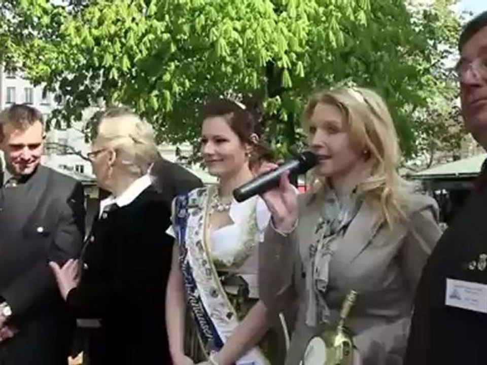 Spargelanstich 2011 mit spargelkönigin monika schweiger @ viktualienmarkt münchen