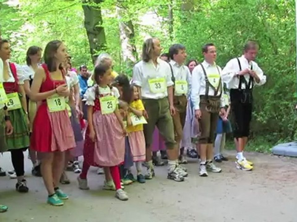 Lederhosn & Dirndllauf beim 4. Münchner Kindl Lauf 2011 im Englischen Garten