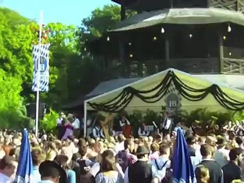 Kocherlball 2011 am Chinesischen Turm, Impressionen